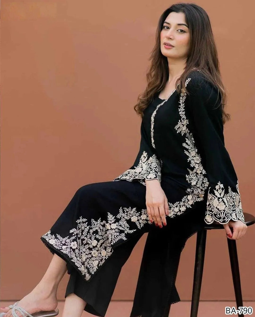 Woman's 2 Pcs Unstitched suits